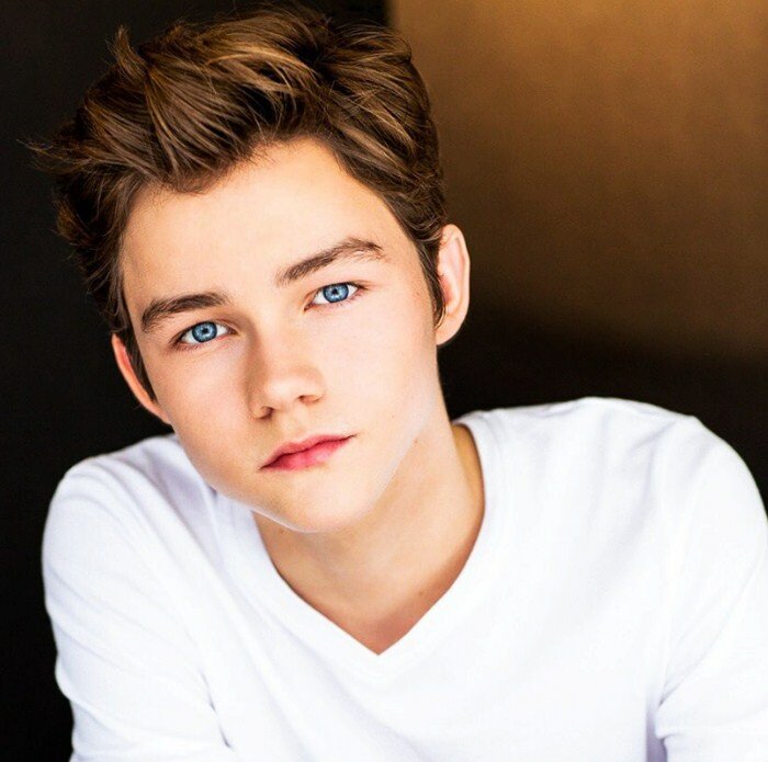 Levi Miller Height Weight Wiki Biography & Net Worth