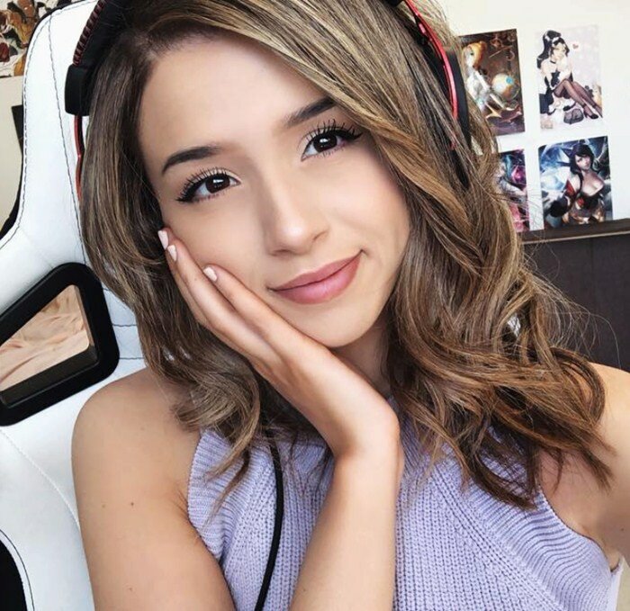 Know Pokimane info such as her Biography, Wiki, Body Statistics, Height, We...