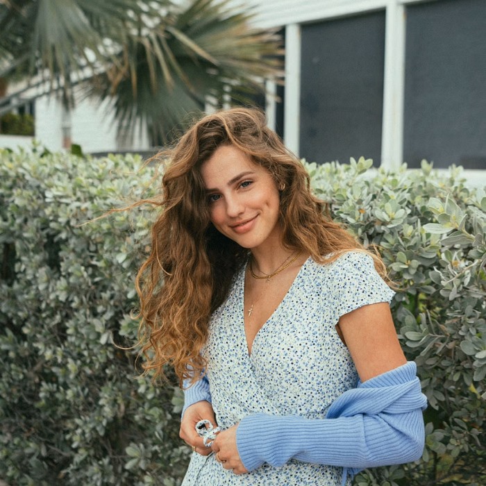 Brooke Bush Height Age Weight Measurement Wiki Bio and Net Worth