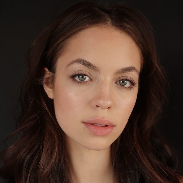 Claudia Sulewski Height Age Weight Measurement Wiki Bio and Net Worth